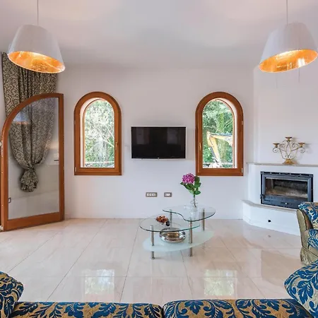 Three-bedroom In Vabriga * Tar-Vabriga