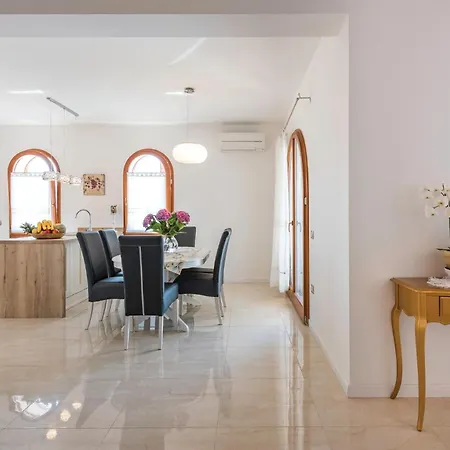 Three-bedroom In Vabriga