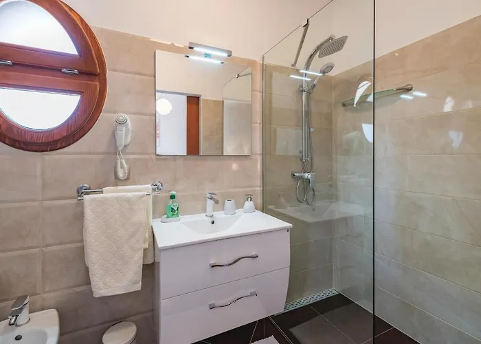 Three-bedroom In Vabriga 펜션