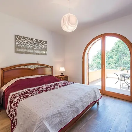 Three-bedroom In Vabriga
