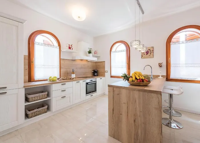 Three-bedroom In Vabriga *