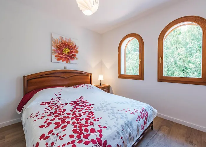 Vakantiehuis Three-bedroom In Vabriga